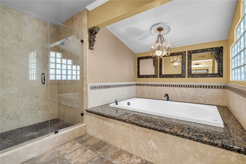 1249 Coronet Drive Riverside, CA 92506 - Photo 23 of 57 a bathroom with a tub a sink and a mirror