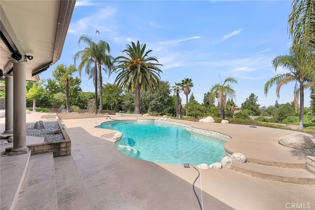 1249 Coronet Drive Riverside, CA 92506 - Photo 35 of 57