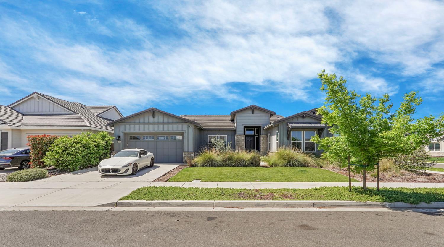 2573 Feathermint Lane Turlock, CA 95382 - Photo 2 of 38