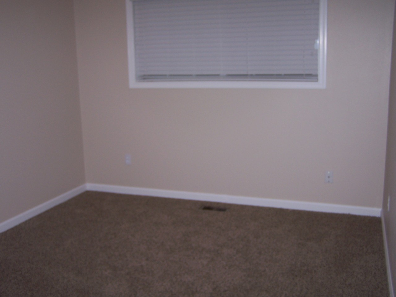 3614 Ricardo Avenue Redding, CA 96002 - Photo 13 of 24 Bedroom 2