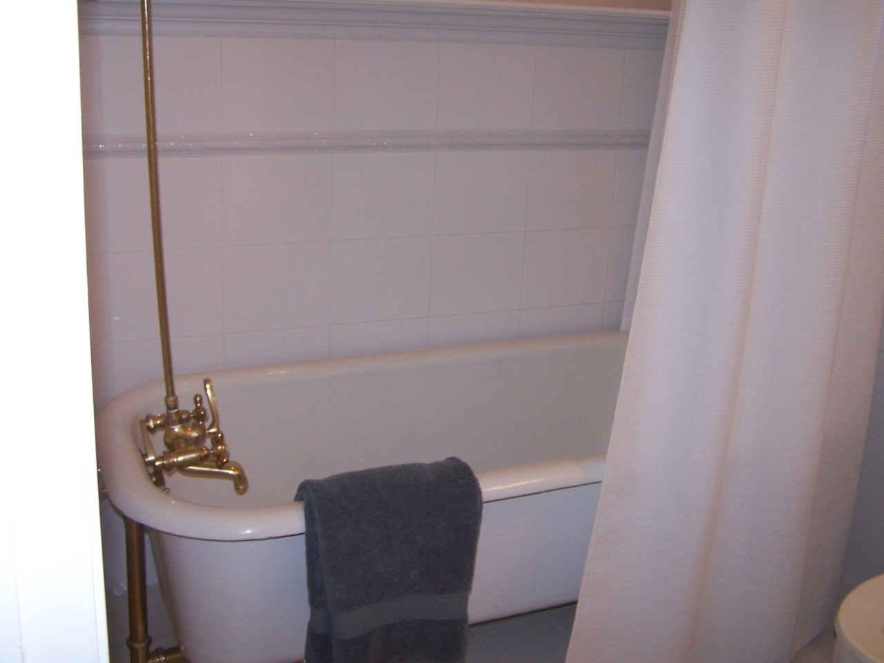 3614 Ricardo Avenue Redding, CA 96002 - Photo 14 of 24 Hall Bath