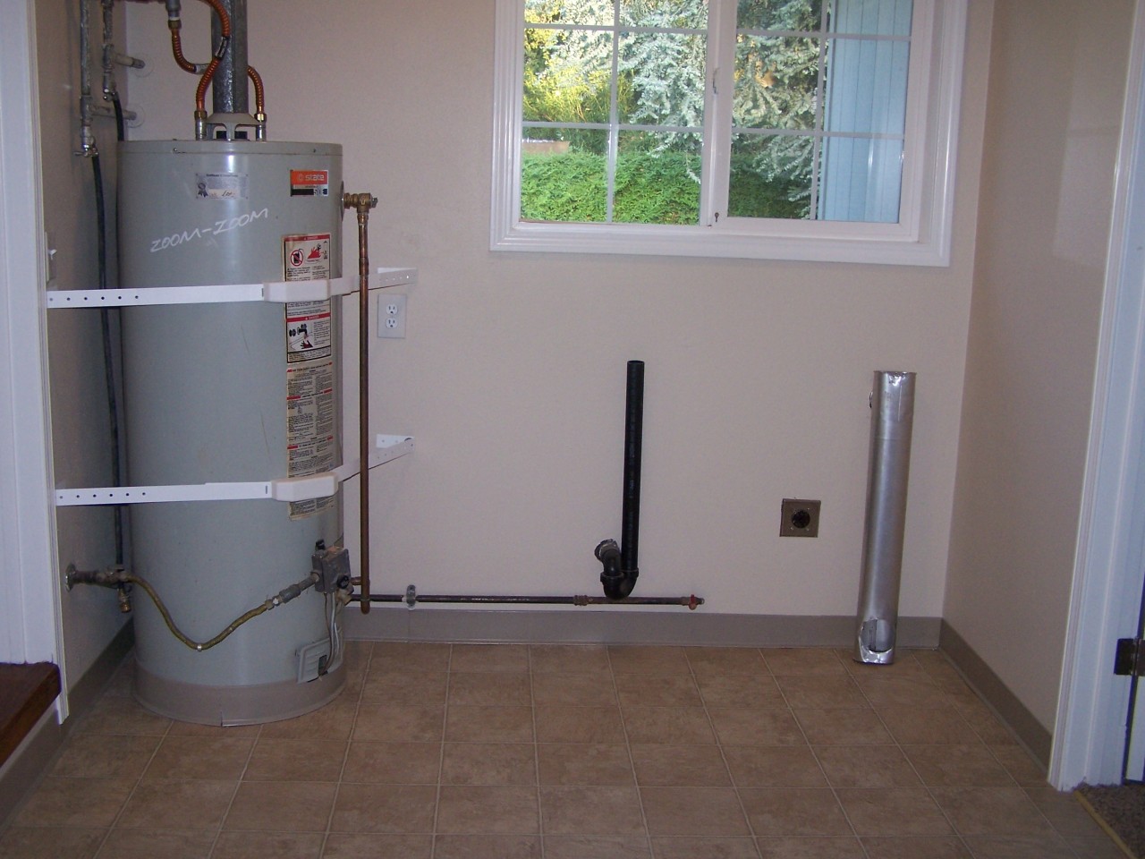 3614 Ricardo Avenue Redding, CA 96002 - Photo 19 of 24 Laundry Room