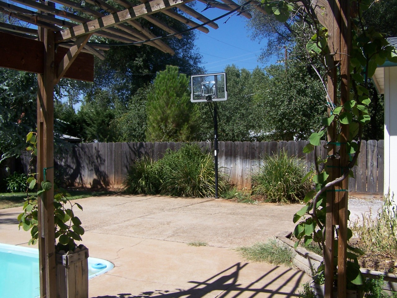 3614 Ricardo Avenue Redding, CA 96002 - Photo 22 of 24 Sport court area
