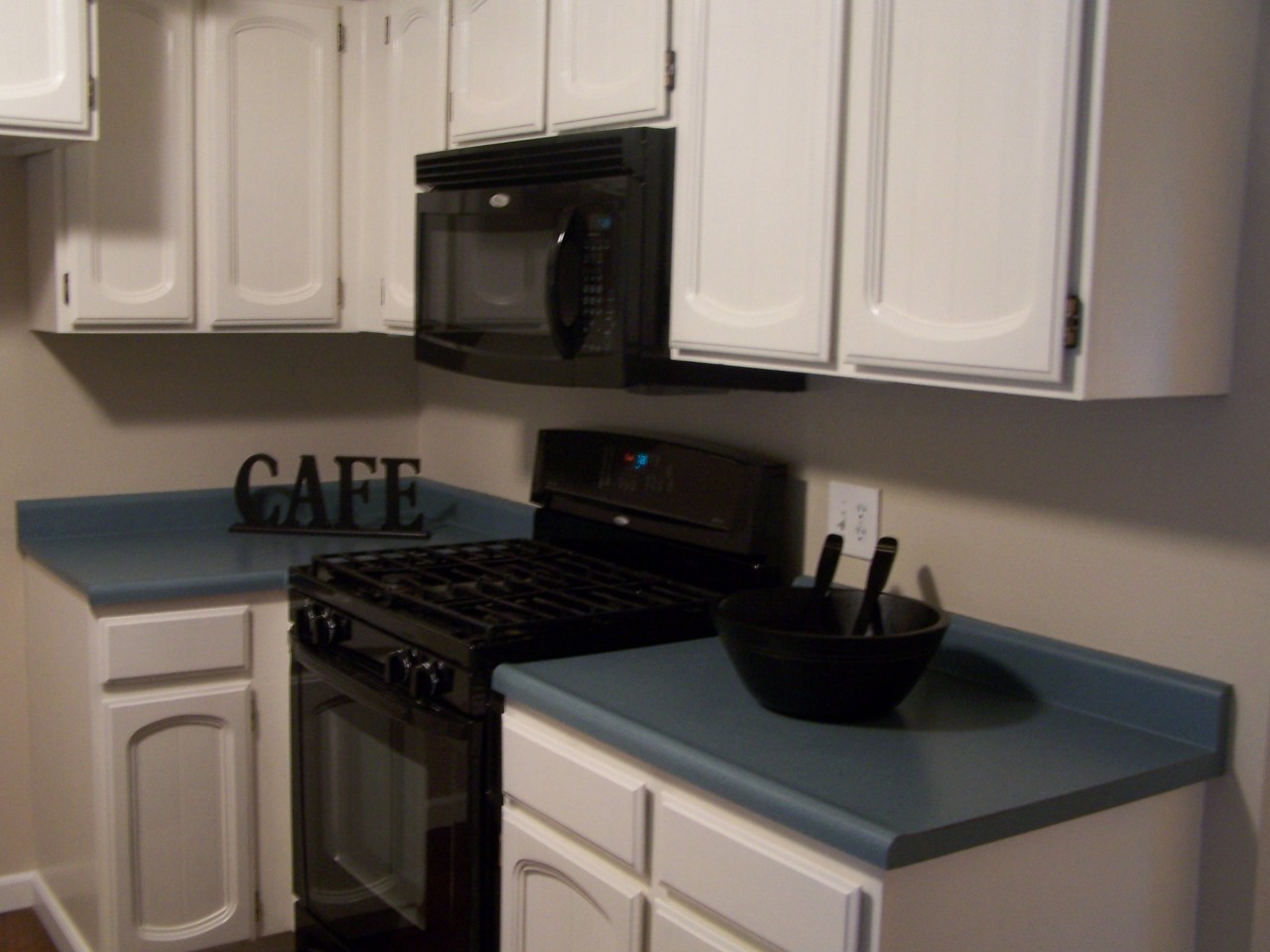 3614 Ricardo Avenue Redding, CA 96002 - Photo 8 of 24 Kitchen