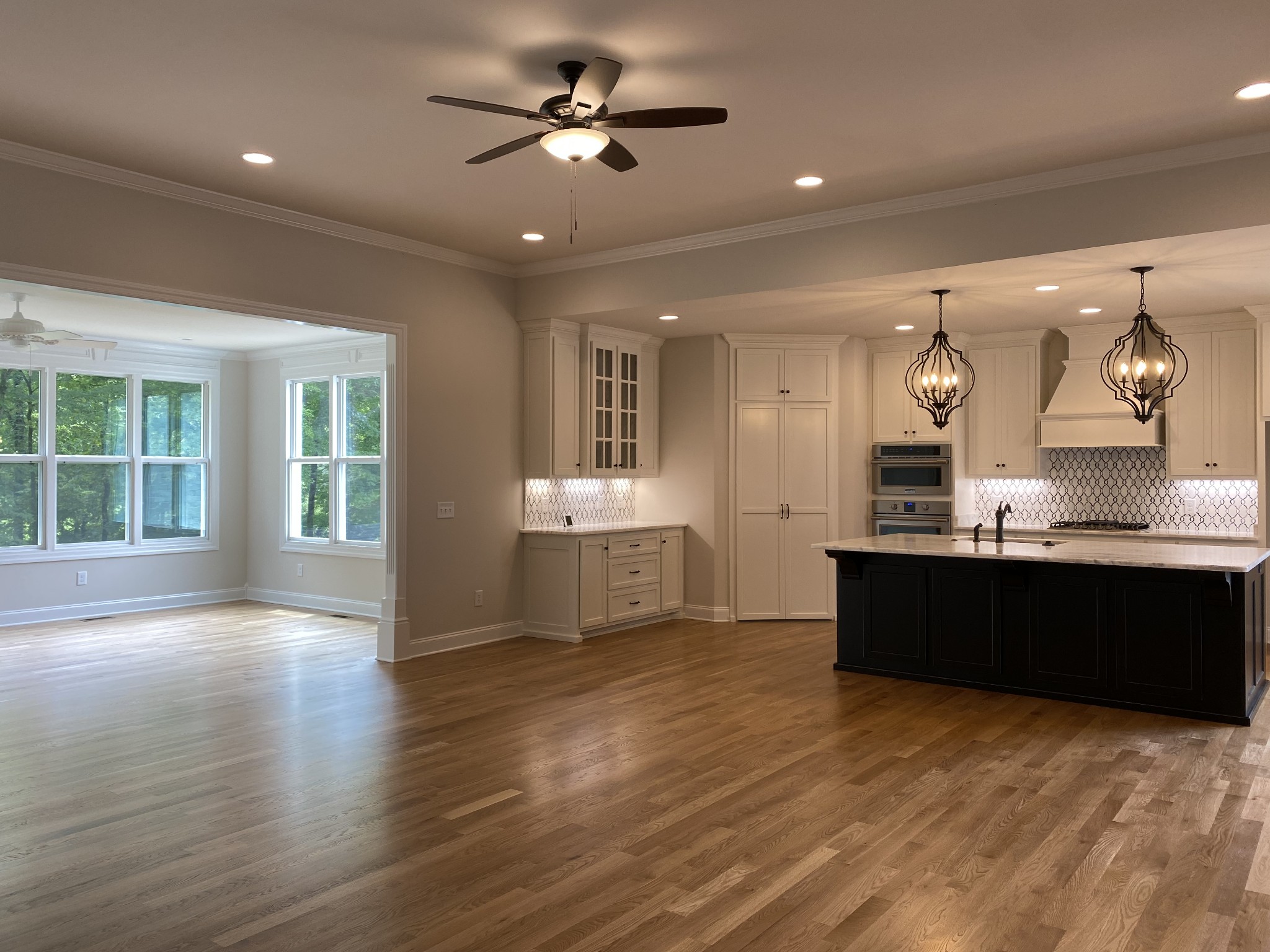 1074 Hideaway Road Columbia, TN 38401 - Photo 5 of 10 a view of a big room with wooden floor and a kitchen