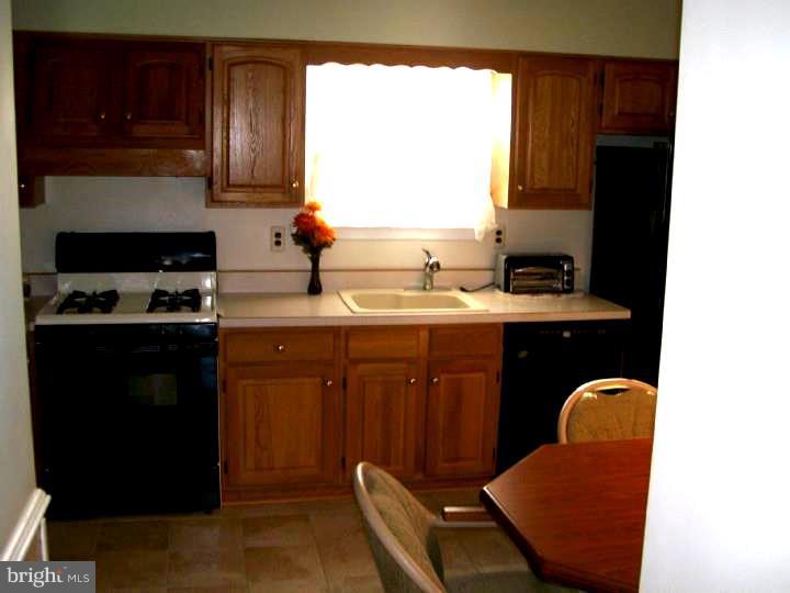 743 Deerfield Road Warminster, PA 18974 - Photo 3 of 23 Kitchen
