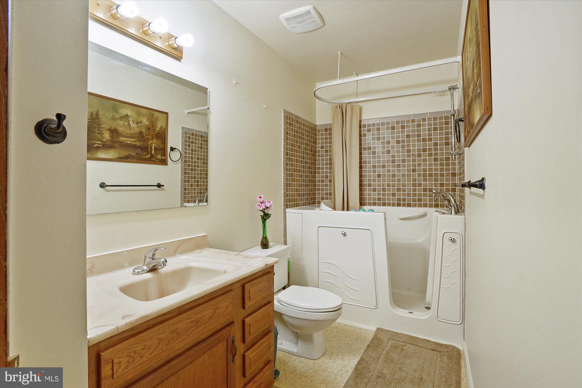 1790 Wilderness Road Lancaster, PA 17603 - Photo 14 of 24 Bathroom on main level