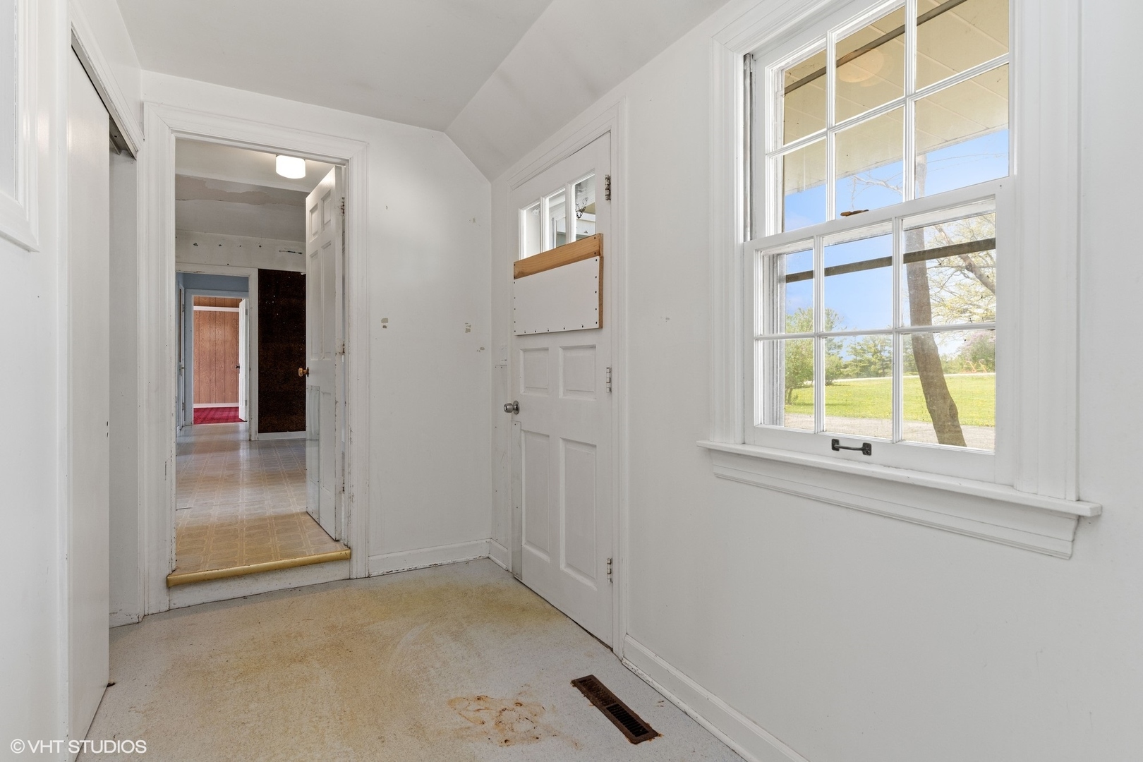 13915 Davis Road Woodstock, IL 60098 - Photo 9 of 17