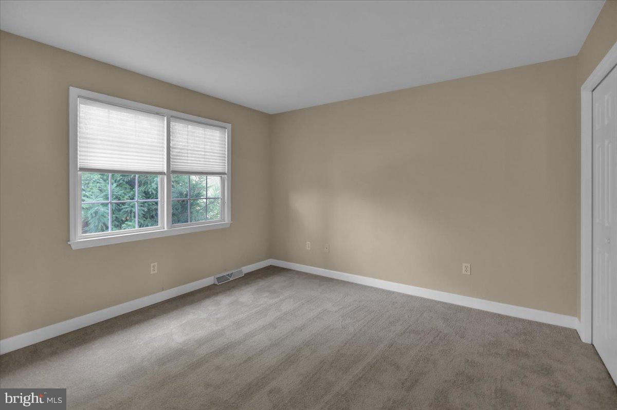 10 Virginia Avenue Sinking Spring, PA 19608 - Photo 24 of 35 an empty room with a window