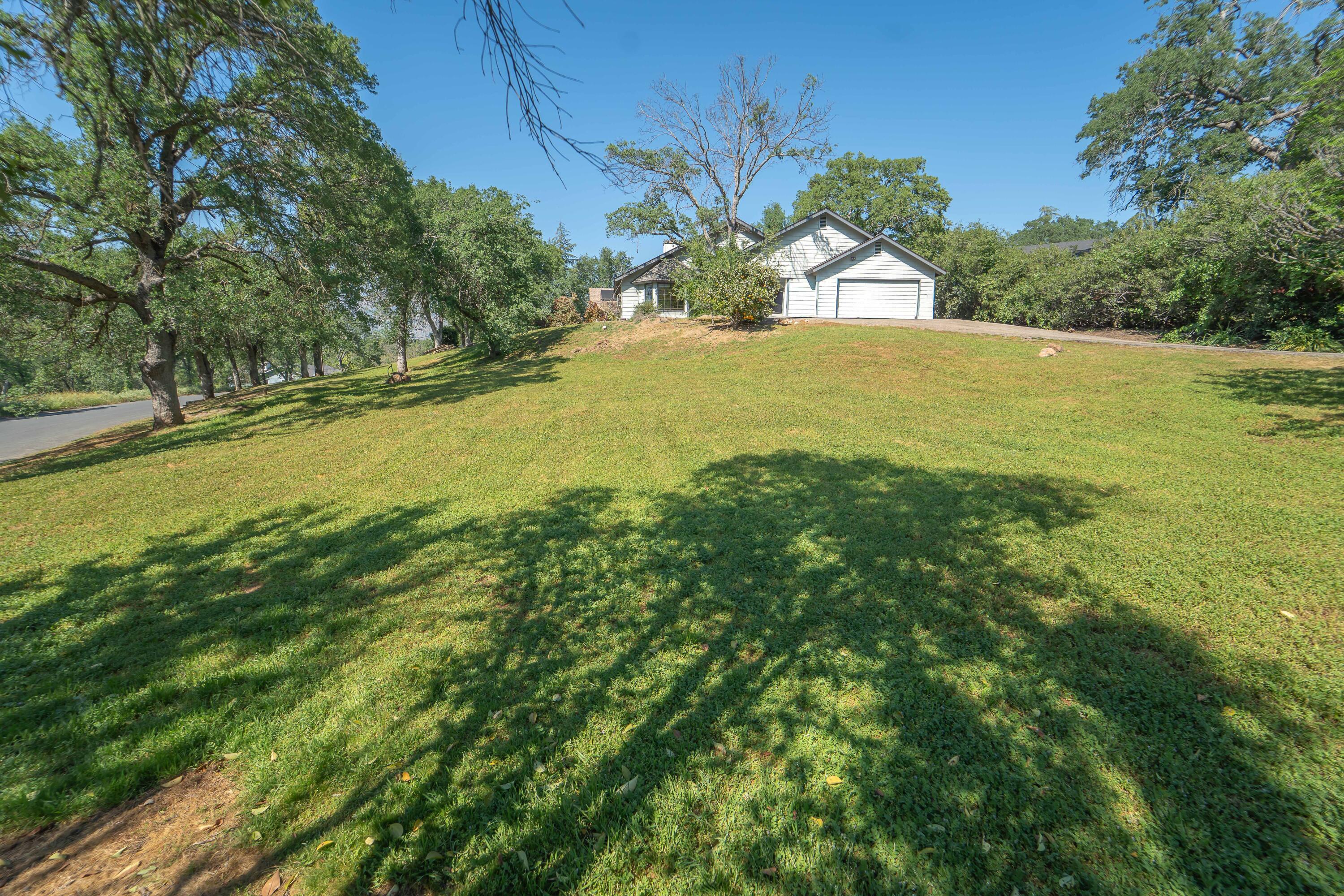 40962 Oak Ridge Drive Three Rivers, CA 93271 - Photo 26 of 36 a view of an ocean from a yard