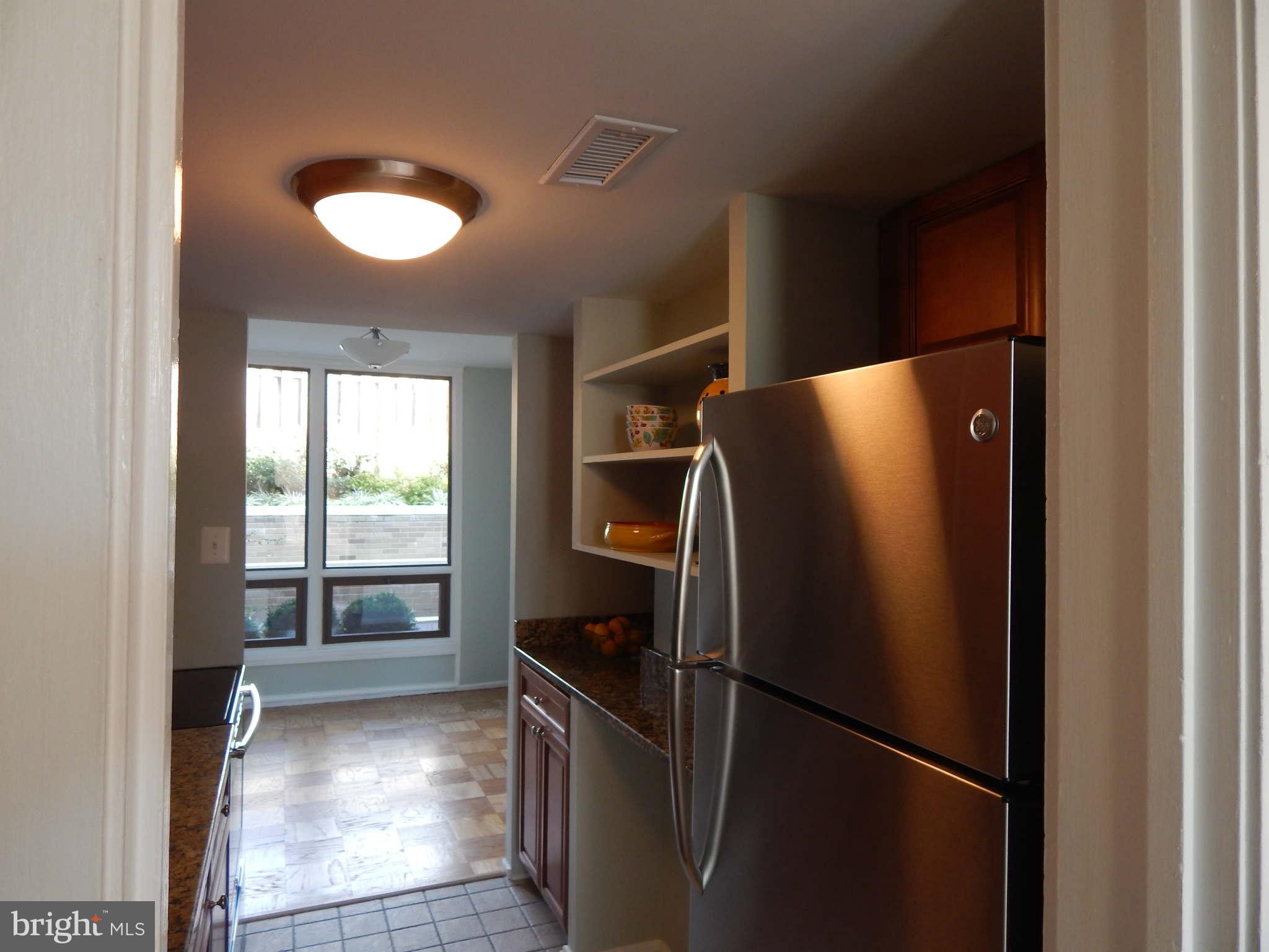 1622 Chimney House Road, Unit 1622 Reston, VA 20190 - Photo 4 of 18 Kitchen