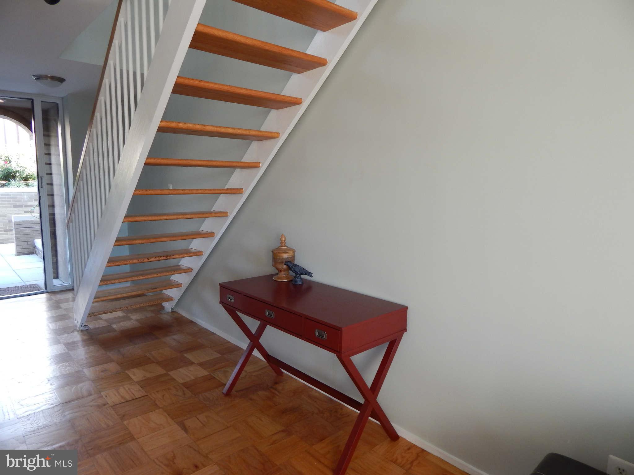 1622 Chimney House Road, Unit 1622 Reston, VA 20190 - Photo 6 of 18 Living Room