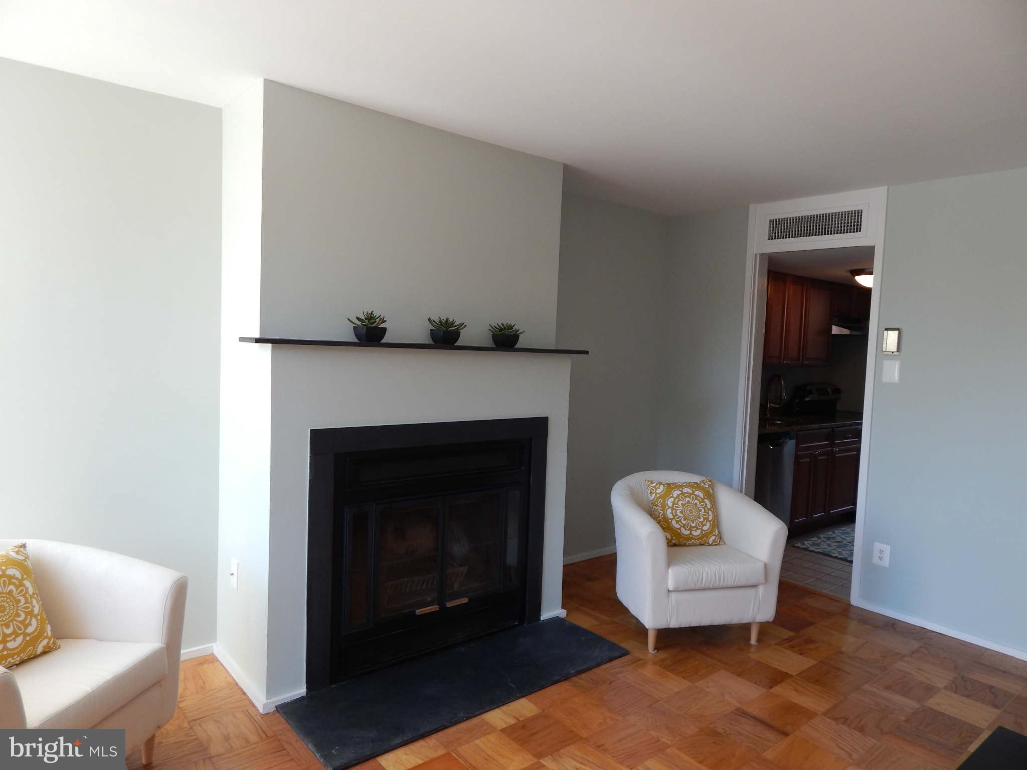 1622 Chimney House Road, Unit 1622 Reston, VA 20190 - Photo 7 of 18 Living Room