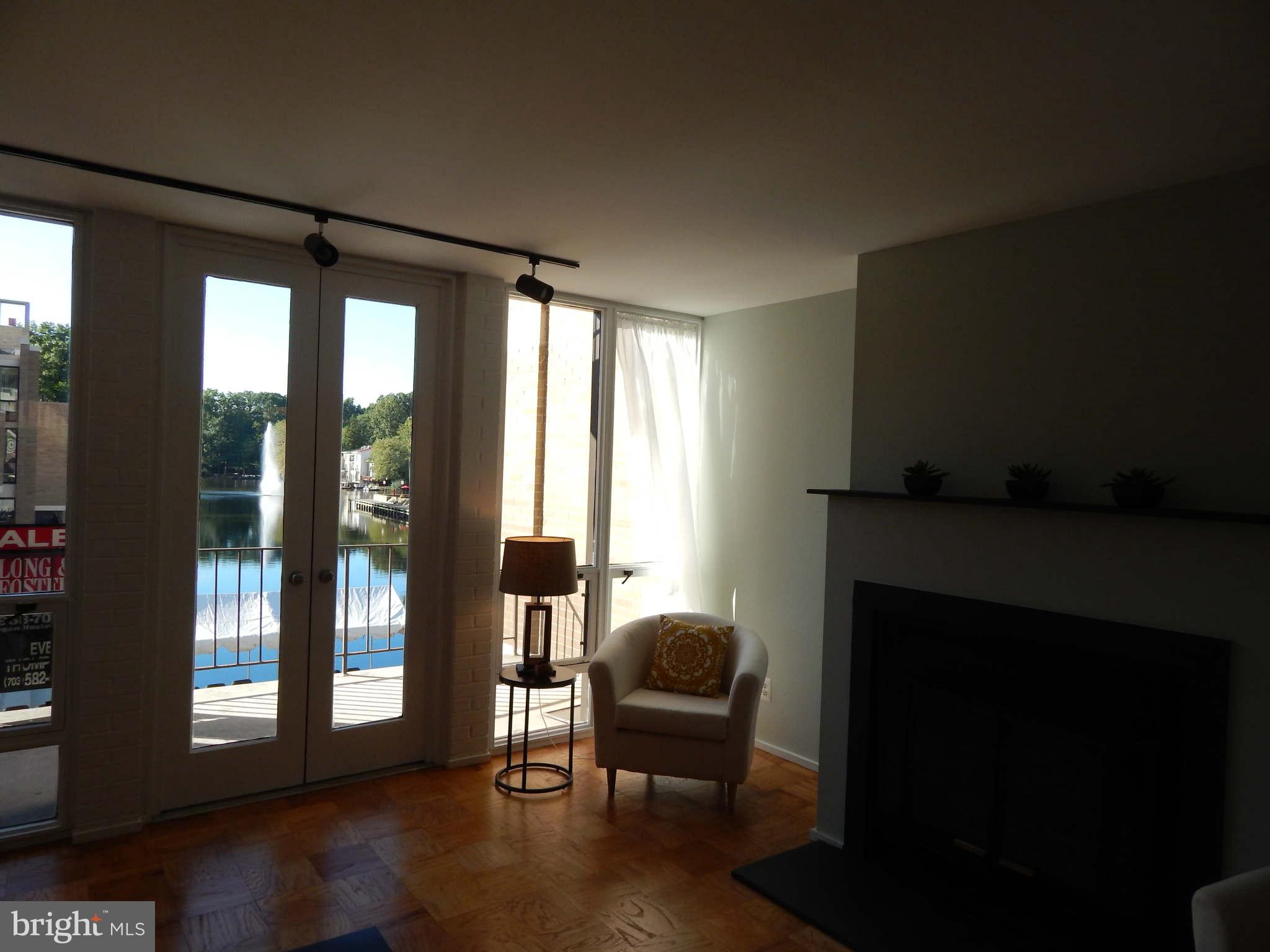 1622 Chimney House Road, Unit 1622 Reston, VA 20190 - Photo 8 of 18 Living Room