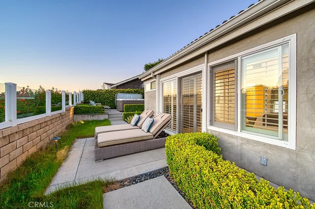 a view of a house with backyard and porch
