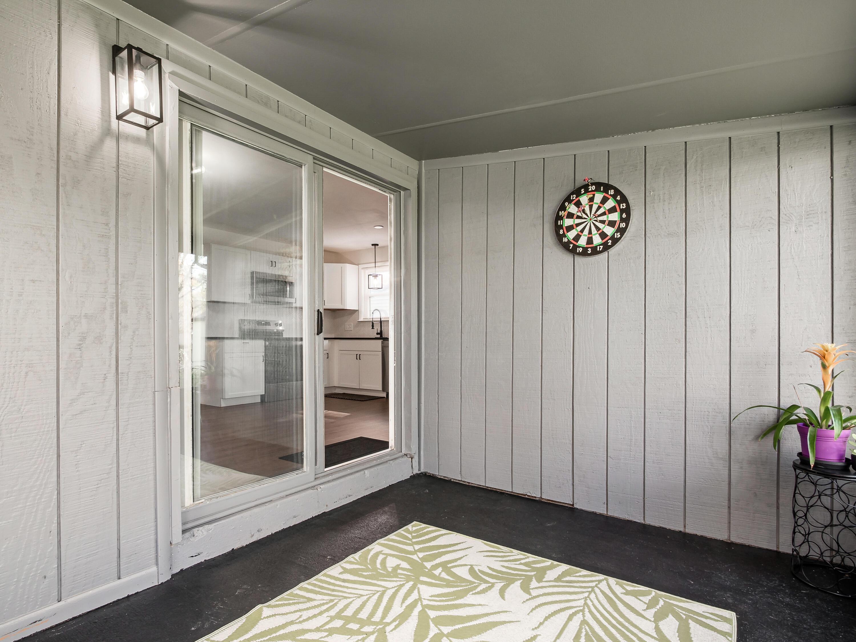 1543 South Hamilton Road Columbus, OH 43227 - Photo 26 of 31 sunroom