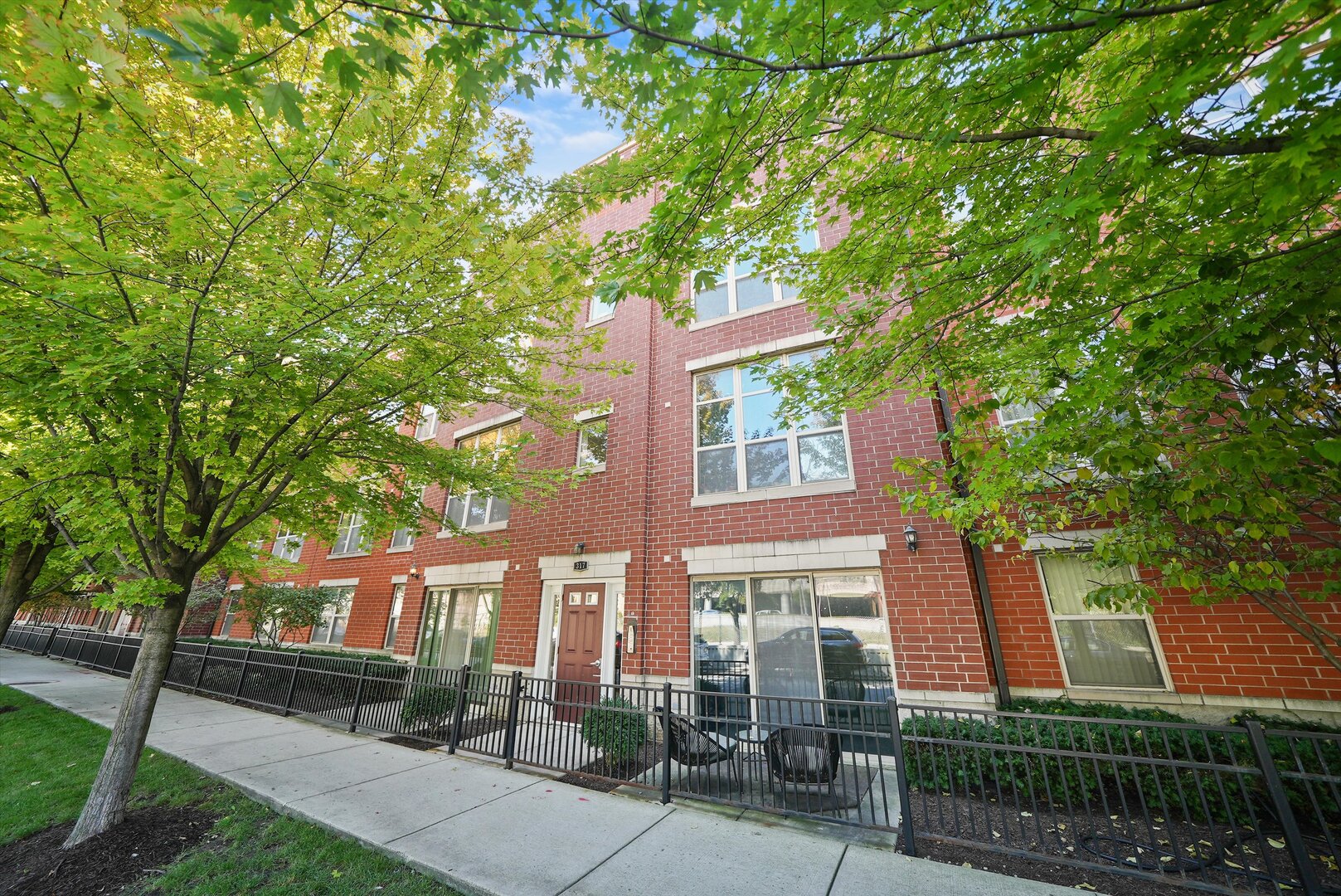 317 East 25th Street, Unit 3E Chicago, IL 60616 - Photo 1 of 1