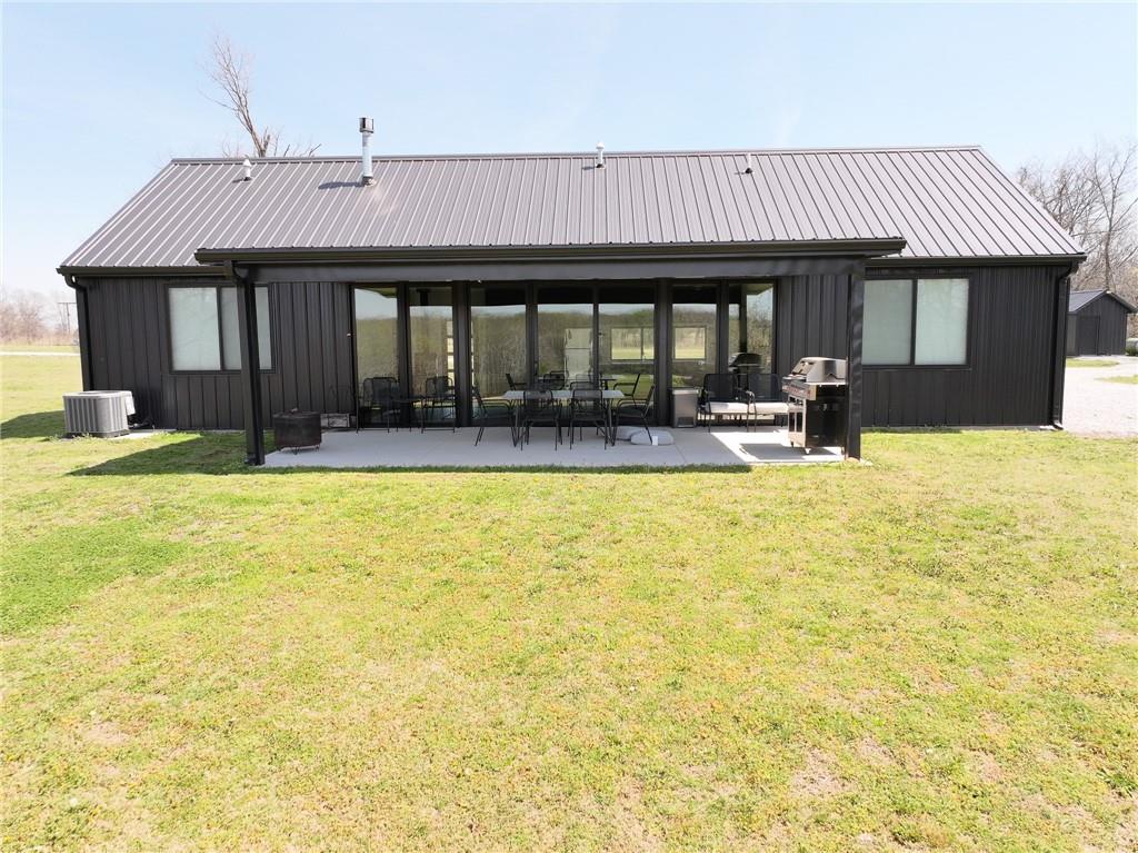 105 Southeast 40th Road Lamar, MO 64759 - Photo 7 of 62