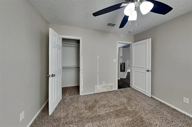 a view of empty room with a ceiling fan
