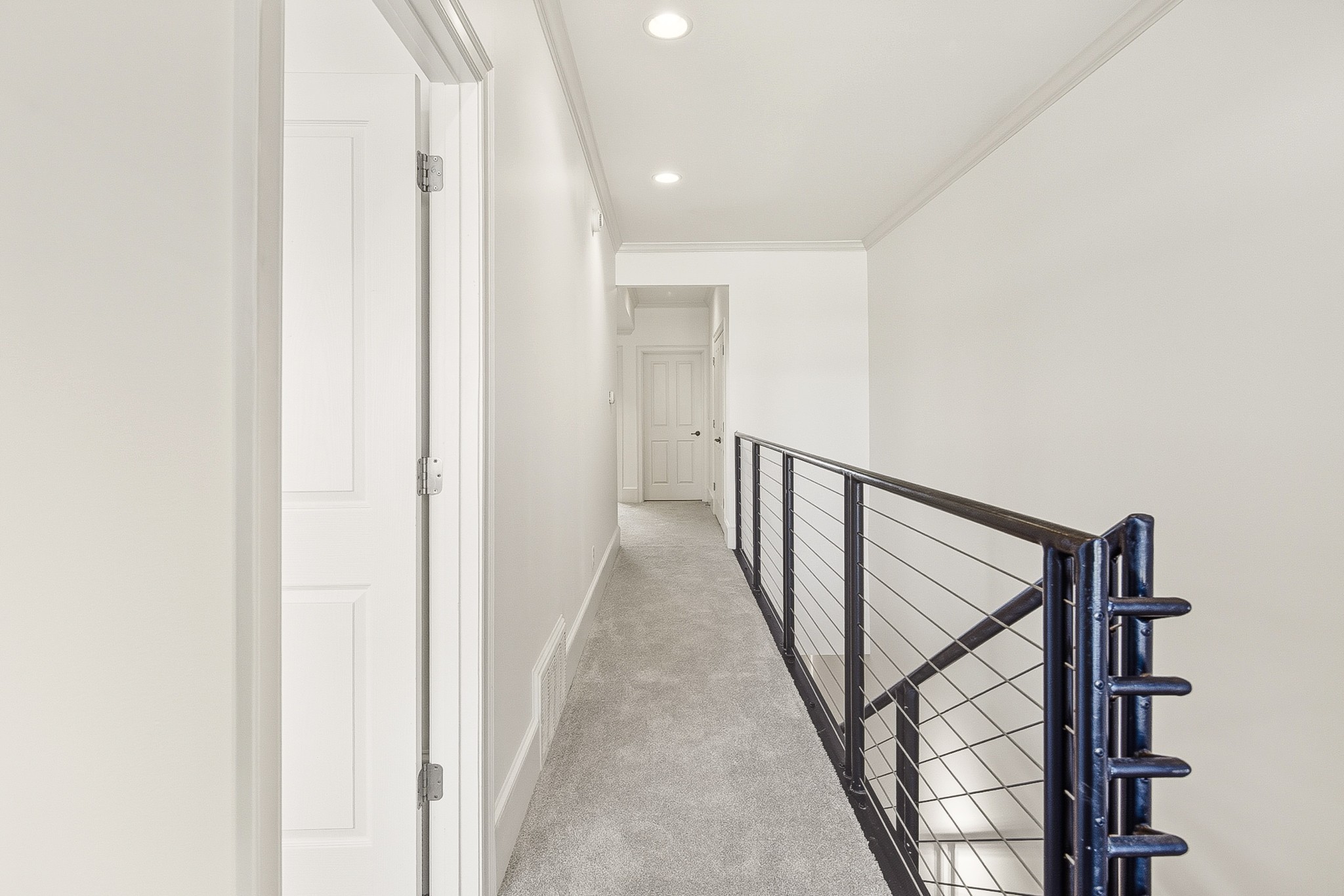 555 South Front Street Memphis, TN 38103 - Photo 15 of 31 a view of a hallway with wooden floor and entryway