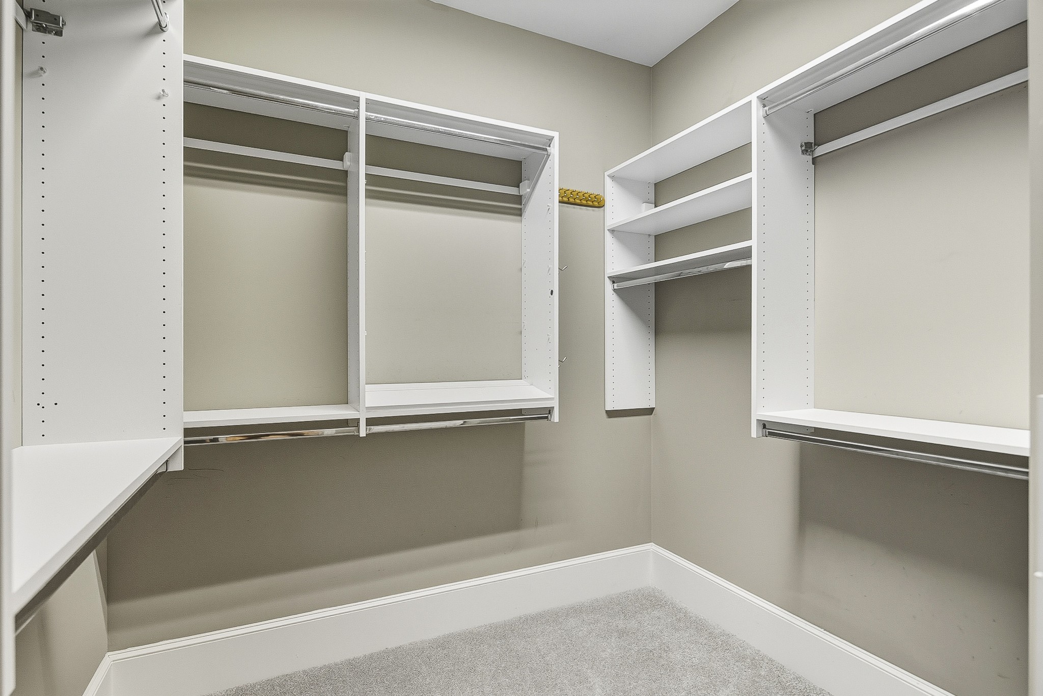 555 South Front Street Memphis, TN 38103 - Photo 27 of 31 a view of an empty room with cabinet