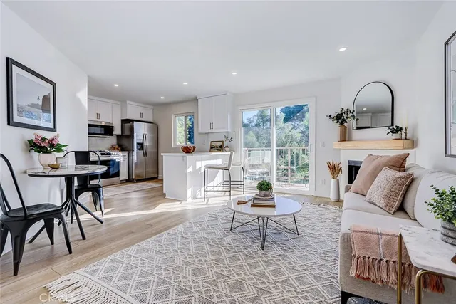 $499,000 | 4701 East Anaheim Street, Unit 304, Long Beach, CA 90804