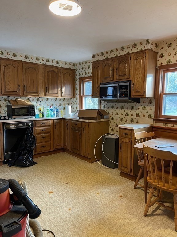 71 Hopkinton Road Upton, MA 01568 - Photo 7 of 42 Gallery Image 7
