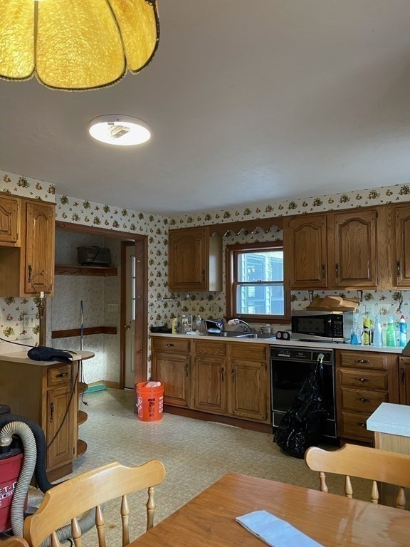 71 Hopkinton Road Upton, MA 01568 - Photo 8 of 42 Gallery Image 8