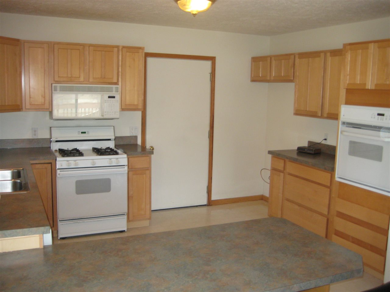 9179 South Maple City Road Maple City, MI 49664 - Photo 5 of 43 1873888-4.JPG