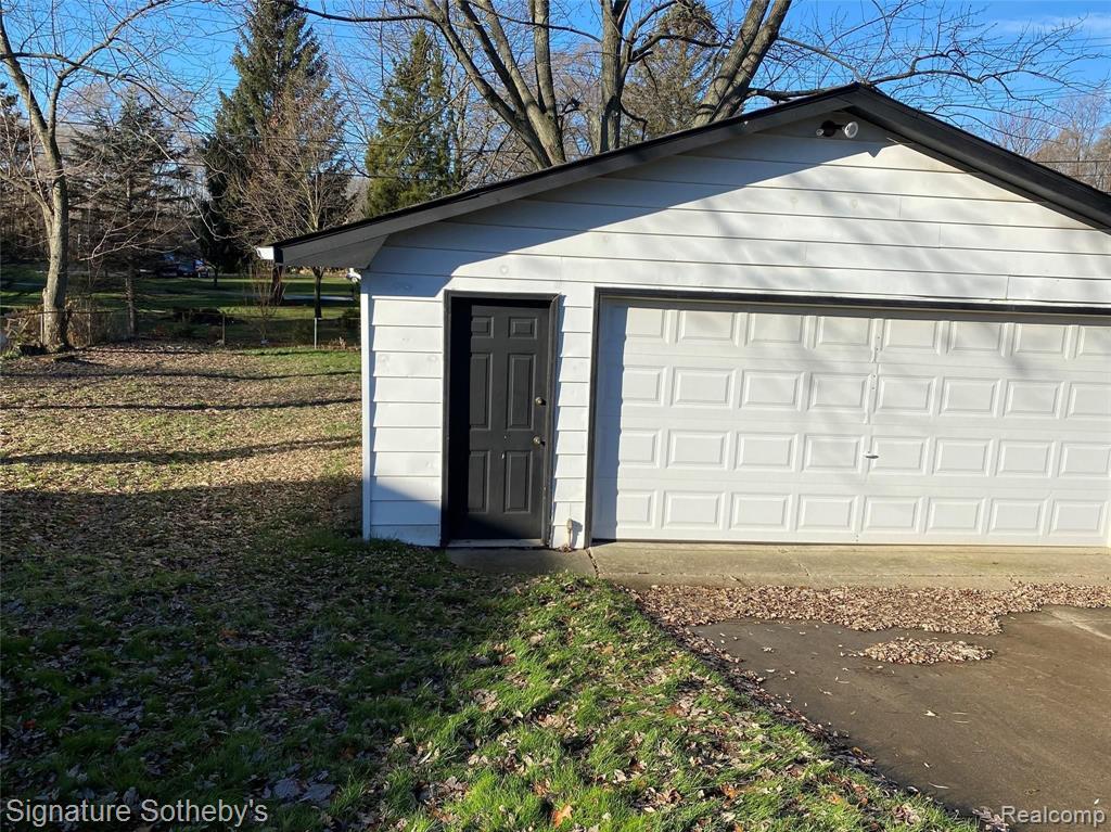 1641 Scott Lake Road Waterford, MI 48328 - Photo 19 of 20