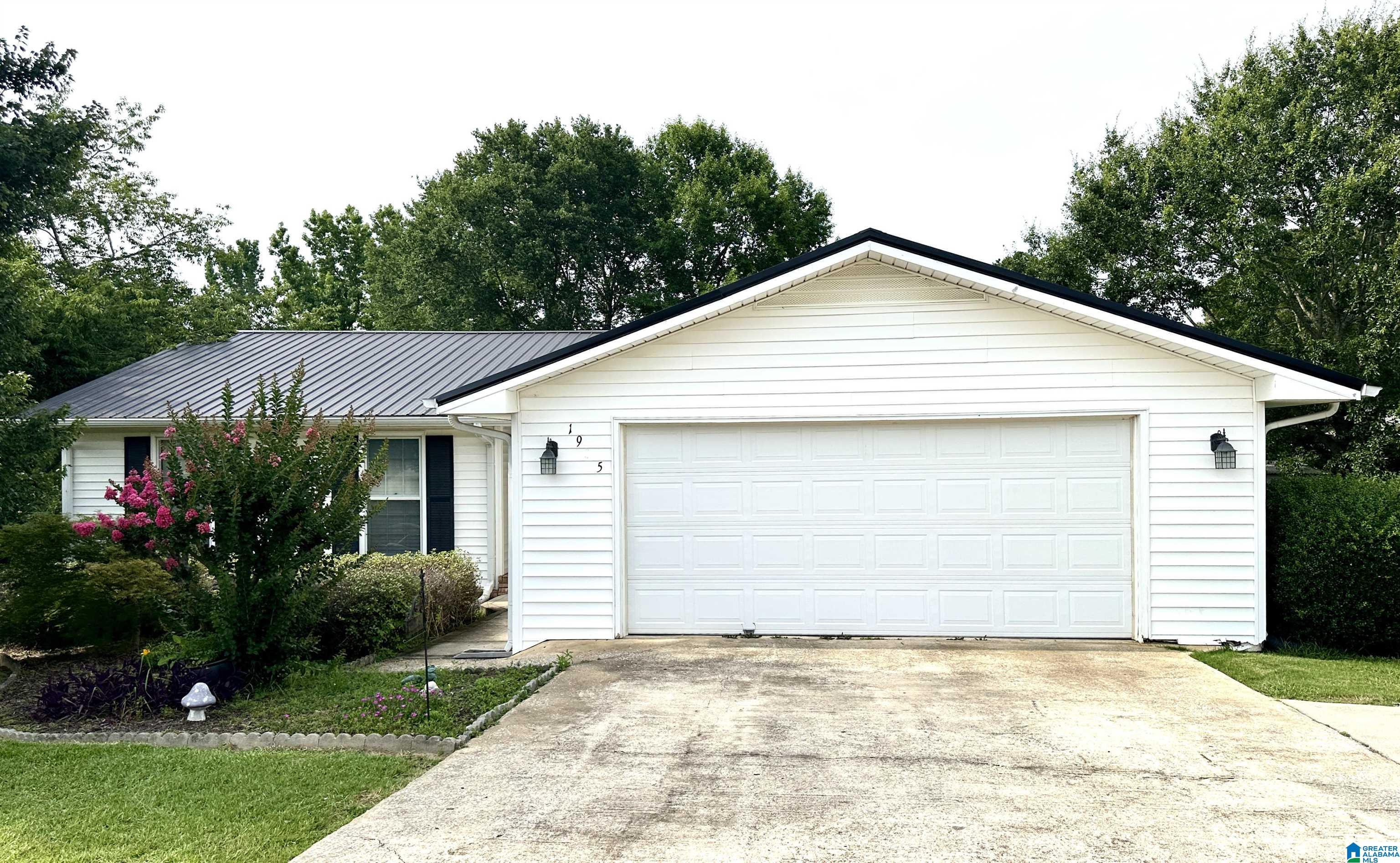 1905 Friendship Road Oxford, AL 36203 - Photo 3 of 32