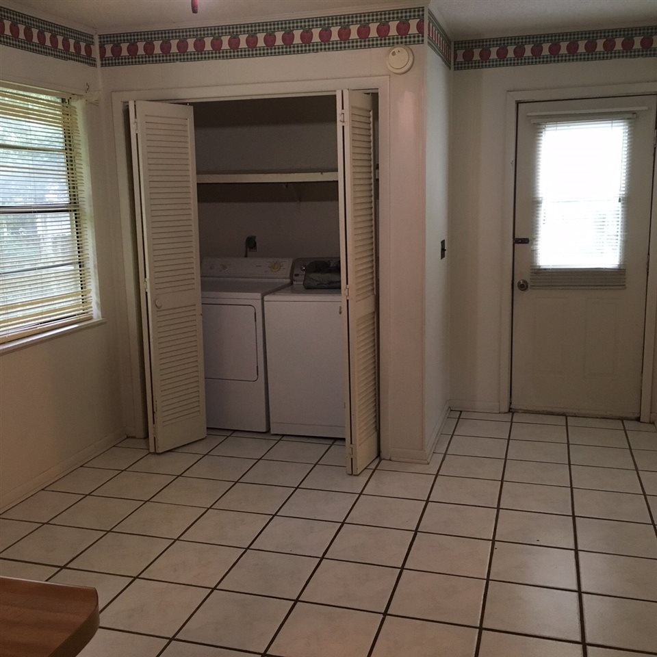 114 Mccall Street Perry, FL 32348 - Photo 9 of 16
