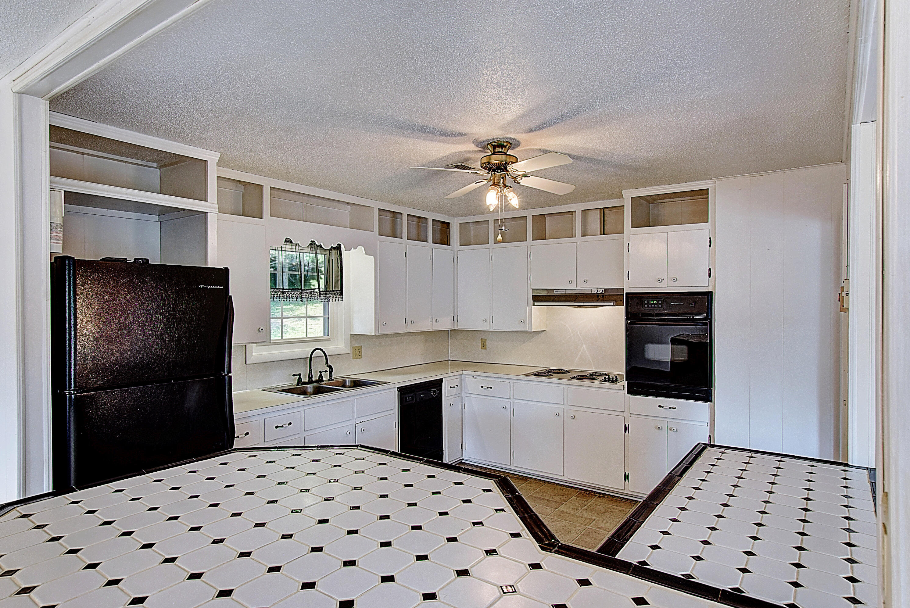 251 Hall Road Jonesborough, TN 37659 - Photo 20 of 41 Good Kitchen Workspace