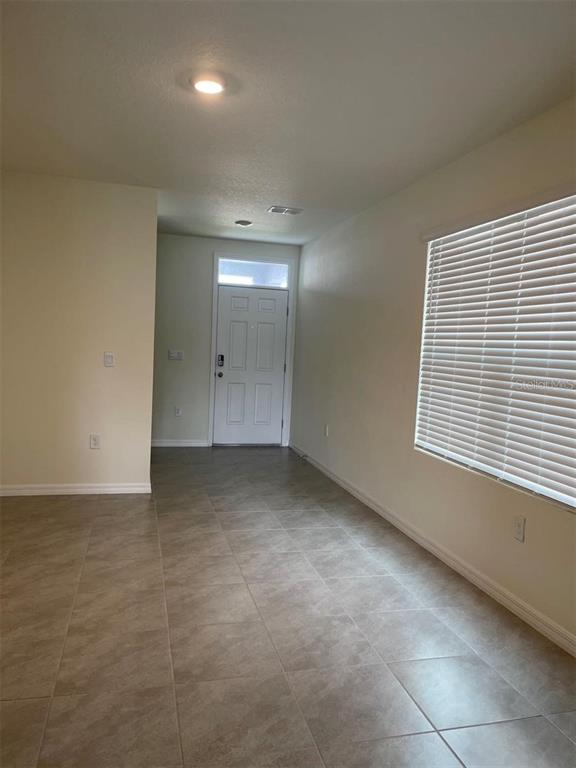 5526 Oxford Gray Road Wesley Chapel, FL 33545 - Photo 2 of 12