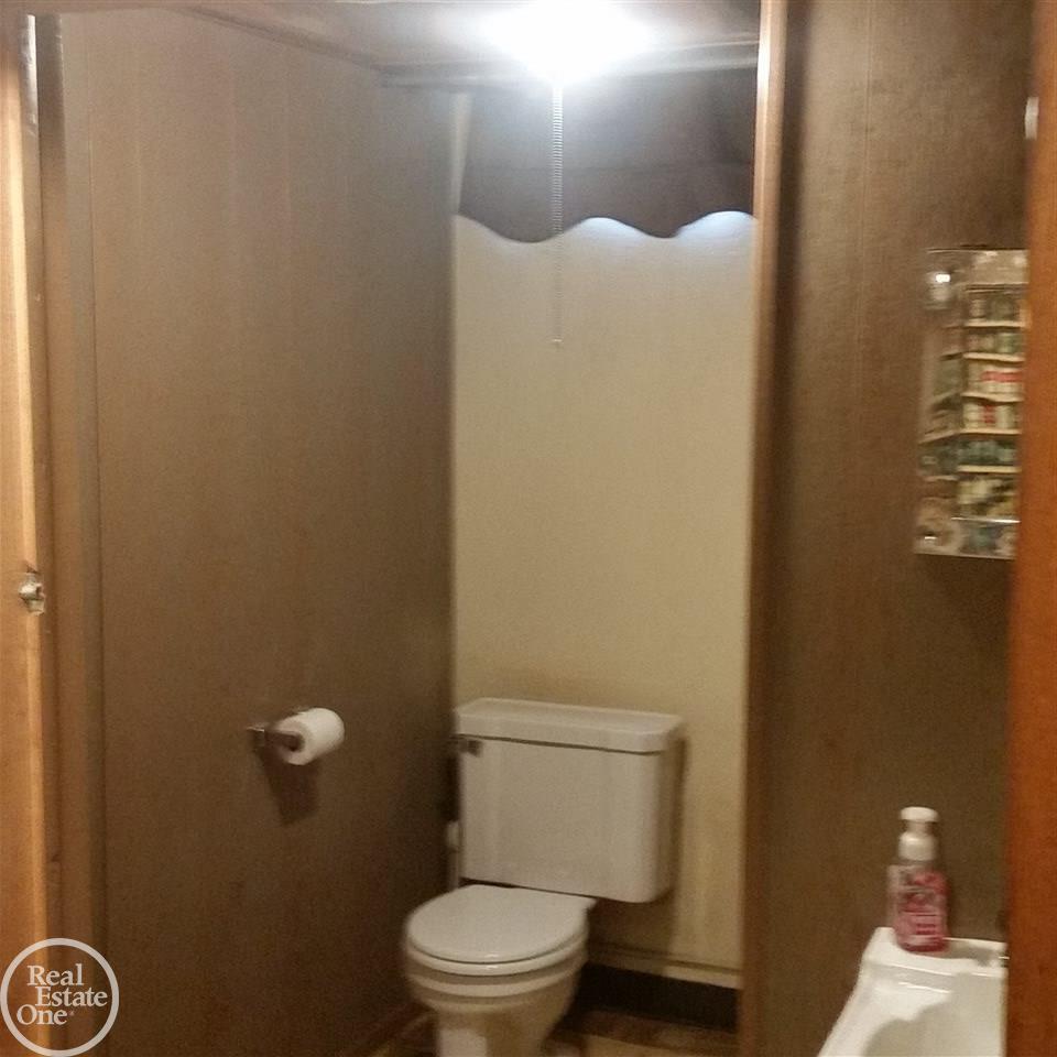 32152 Kelly Road Roseville, MI 48066 - Photo 20 of 33 31332302-19.JPG