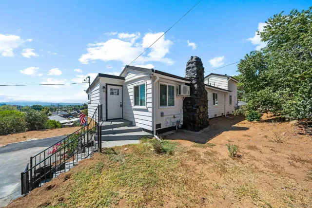 $800 | 1730 Vista Del Valle Boulevard, Unit 1 ROOM FOR RENT IN 3 BR HOUSE, El Cajon, CA 92019