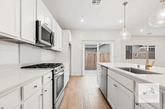 $2,595 | 1017 Springtime Avenue, Clovis, CA 93619