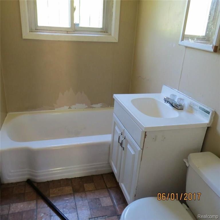 7668 Evergreen Road Detroit, MI 48228 - Photo 21 of 27