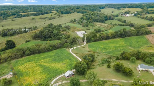 $540,000 | 335 West Spring Valley Lane, Jackson, MO 63755