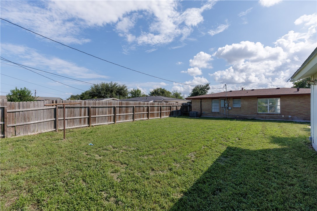 4122 Barnes Street Corpus Christi, TX 78411 - Photo 35 of 39 a view of a garden