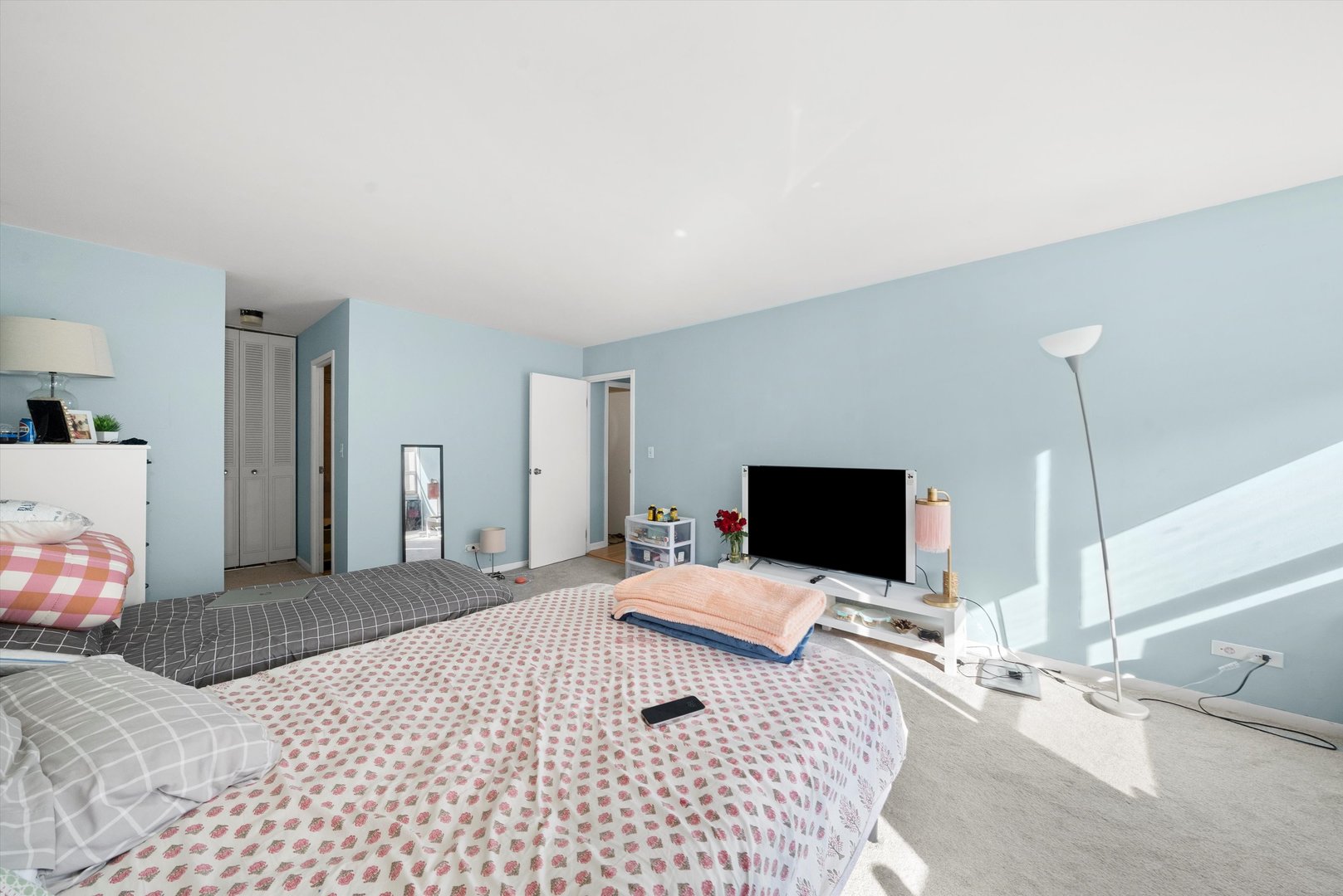 6171 North Sheridan Road, Unit 2412 Chicago, IL 60660 - Photo 19 of 43