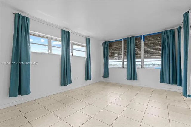 $220,000 | 1750 Northeast 191st Street, Unit 7001, Miami, FL 33179