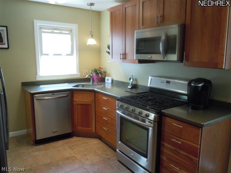 1176 Sunset Road Cleveland, OH 44124 - Photo 5 of 25 Kitchen with birch cabinets