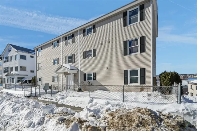 $239,900 | 172 Perry Avenue, Unit 1A, Worcester, MA 01610