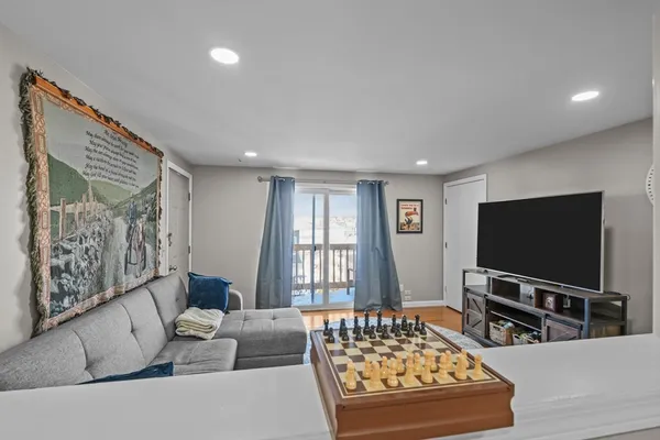 $248,000 | 172 Perry Avenue, Unit 1A, Worcester, MA 01610