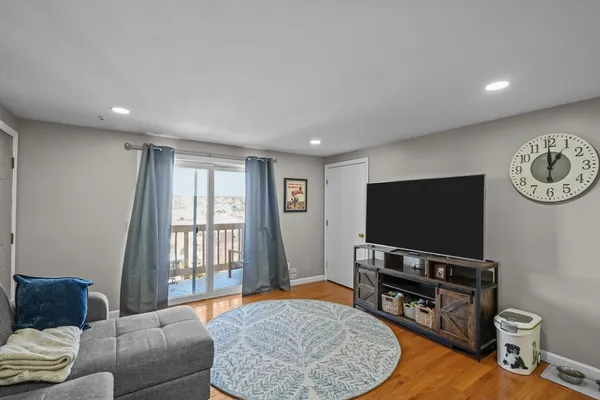 $248,000 | 172 Perry Avenue, Unit 1A, Worcester, MA 01610