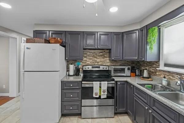 $248,000 | 172 Perry Avenue, Unit 1A, Worcester, MA 01610