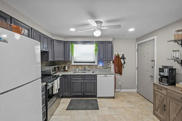 $248,000 | 172 Perry Avenue, Unit 1A, Worcester, MA 01610