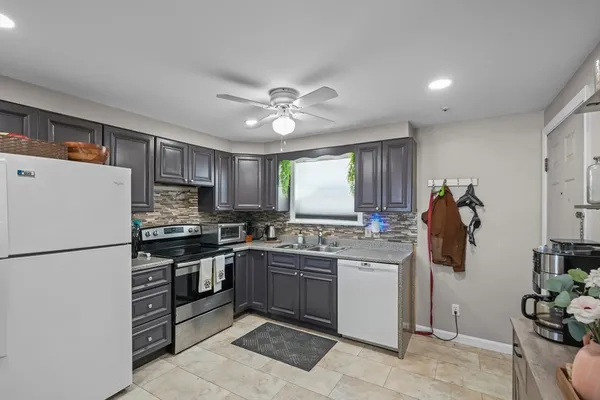$248,000 | 172 Perry Avenue, Unit 1A, Worcester, MA 01610