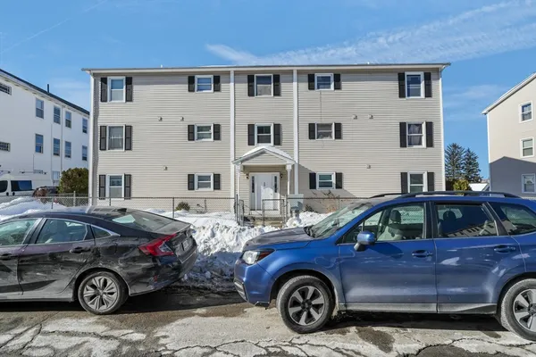 $248,000 | 172 Perry Avenue, Unit 1A, Worcester, MA 01610